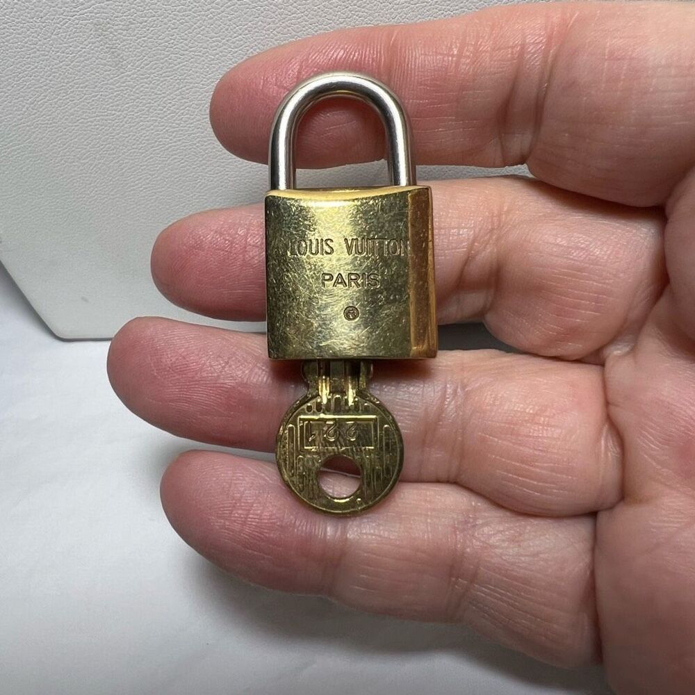 Louis Vuitton Authentic RARE‎ 200 Series Lock and Key #221